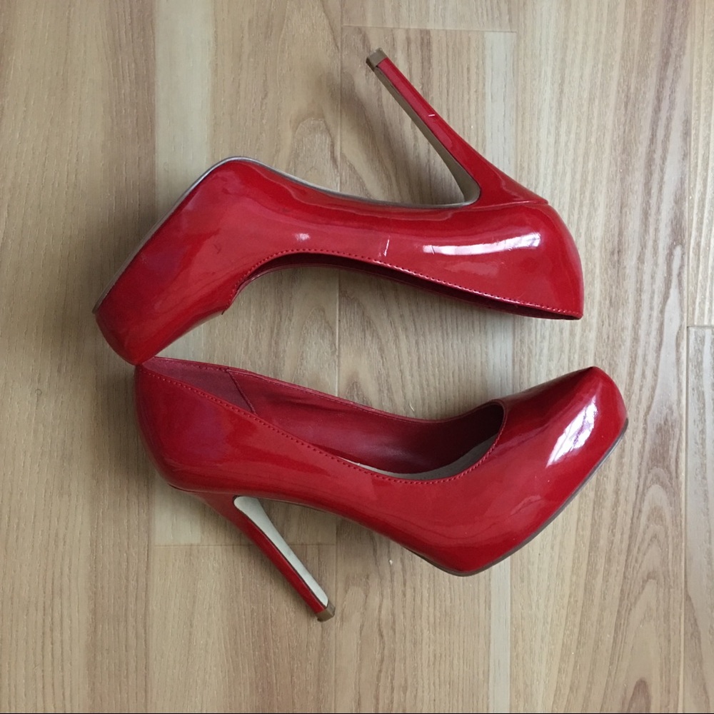 Beautiful Red Pumps!